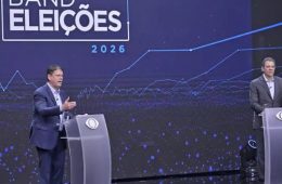 Boné, PCC, free flow, padrinhos e ‘problema com a matemática’: o 1º debate entre Tarcísio e Haddad em 5 pontos